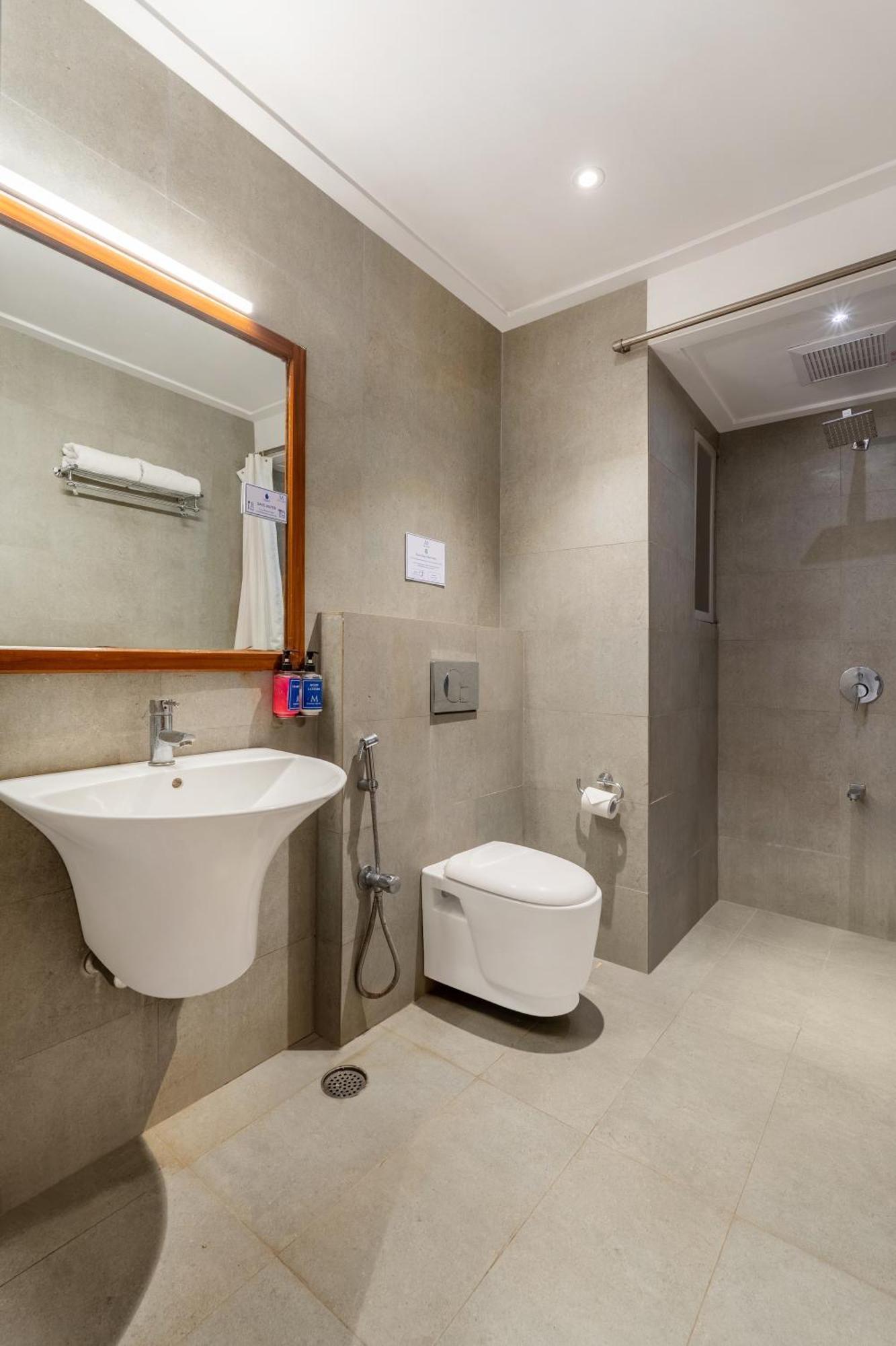 Monday Hotels Hitec City Hyderabad Exterior photo